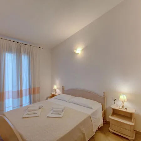 I Giardini Di Badus Apartment *