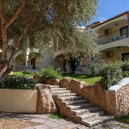 I Giardini Di Badus Apartment *